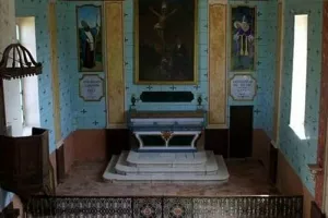 Visite d'une petite église construite au moment de la révolution française et magnifiquement restaurée après plus de 3000 heures de labeur