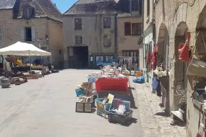 Brocante à Saint-Benoît