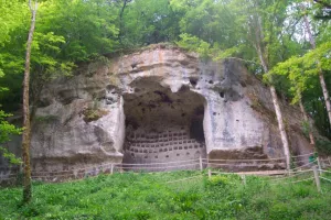 La falaise aux secrets au Conquil