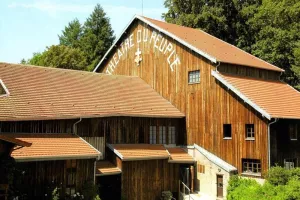 Autour du Théâtre du Peuple