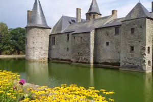 Visite guidée des extérieurs du château de Maisontiers, dans le cadre des Mercredis de l'été, en Airvaudais-Val du Thouet