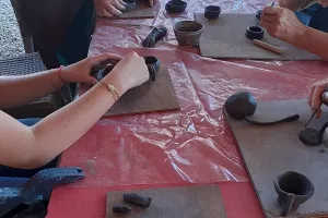 Les petites mains: Atelier terre enfants/parents